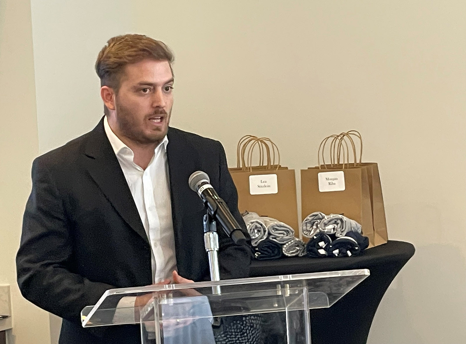 Antonio Pagán, PhD, delivers his presentation at the T1-T4 in 3 (Minutes) competition.