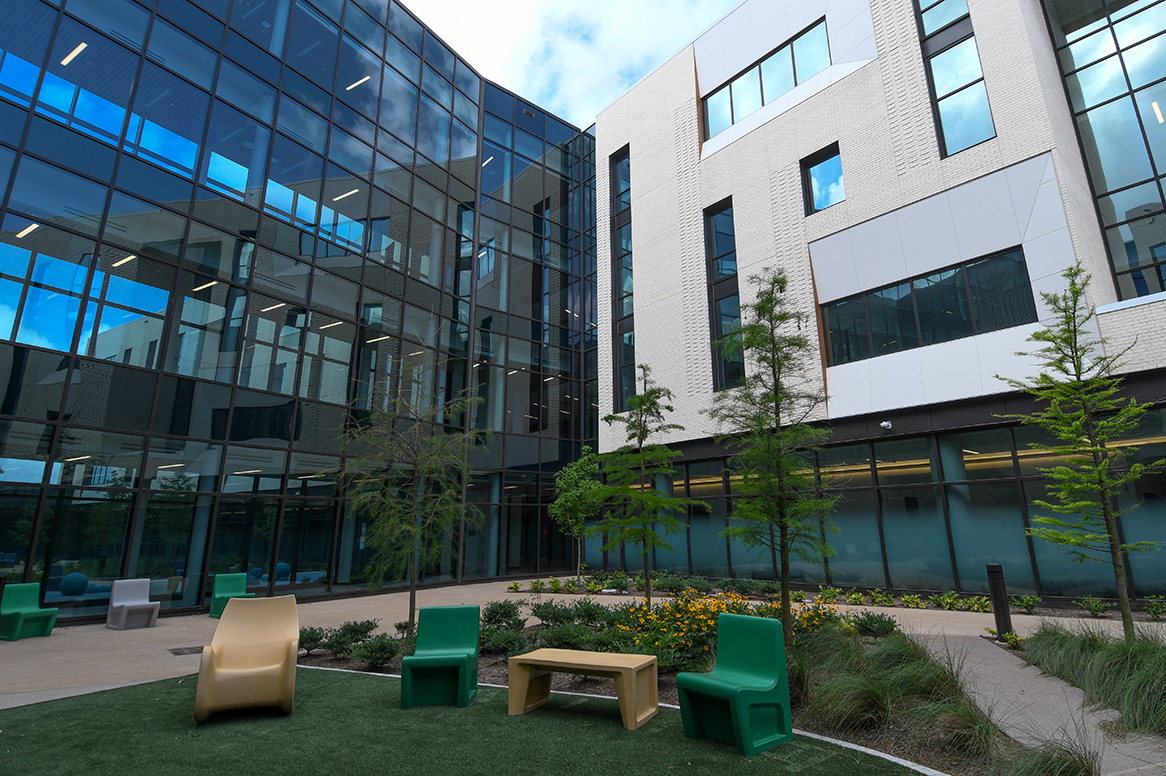 Dunn Behavioral Sciences Center Outdoor Seating Area